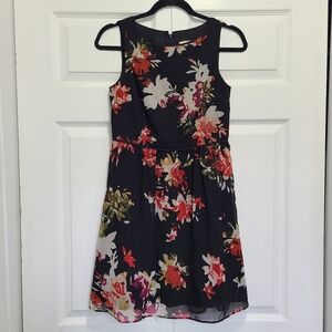 LOFT Floral Sleeveless Women's Top‎ 2 PETITE